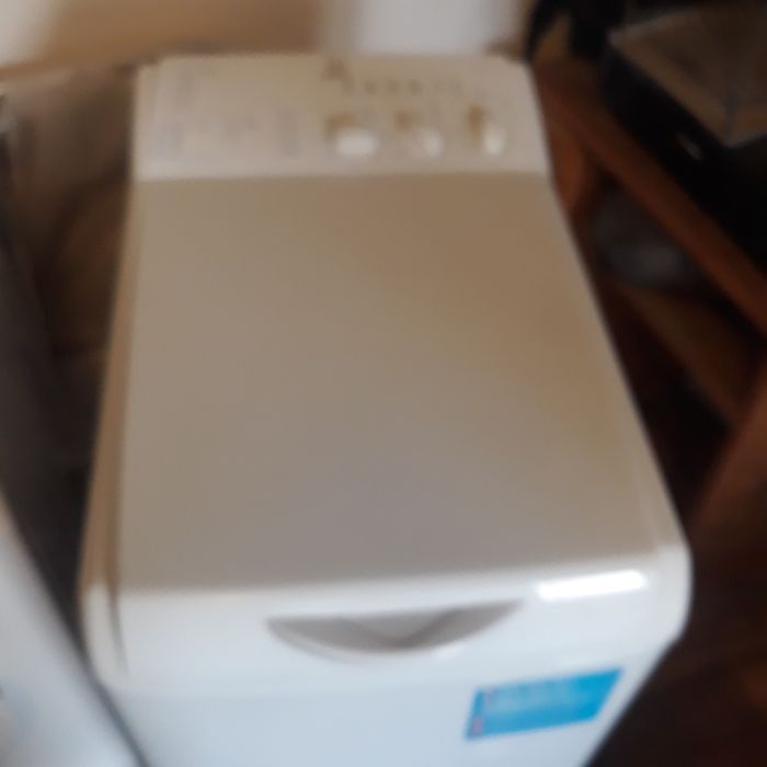 Пералня Indesit нова на два месеца.