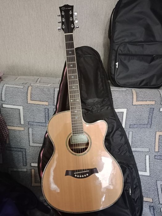 Продам гитары акустика и бас