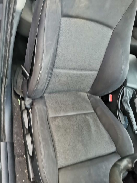 dezmembrez BMW e90 NFL 320d/faruri e90/bara spate e90/capota e90