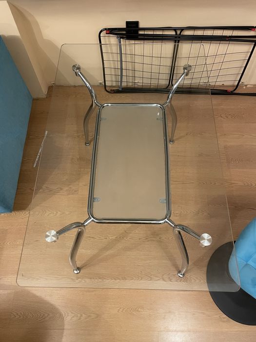 Продавам стъклена маса 110х70см височина 77