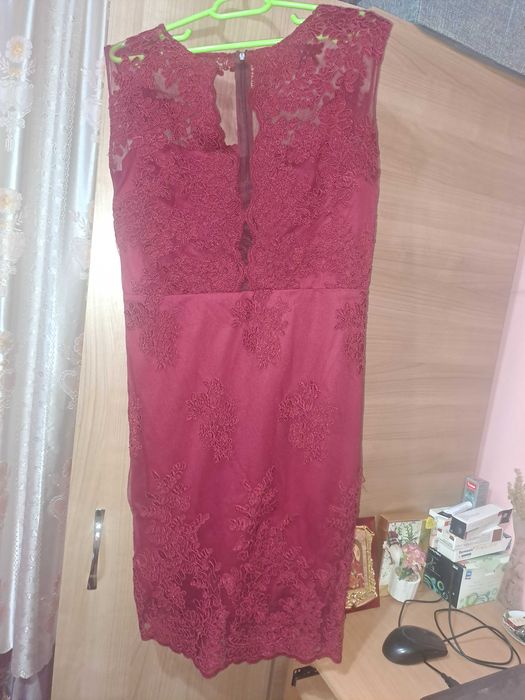Vand rochie bordo