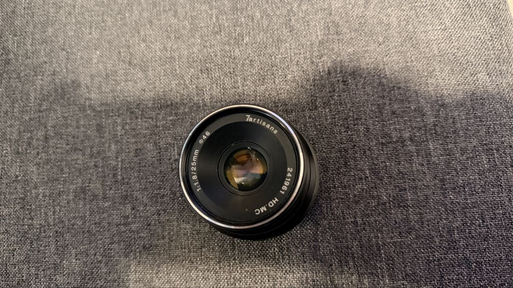Obiectiv 7artisans 25mm f/1.8 cu focalizare manuală, montură FujiFilm X.