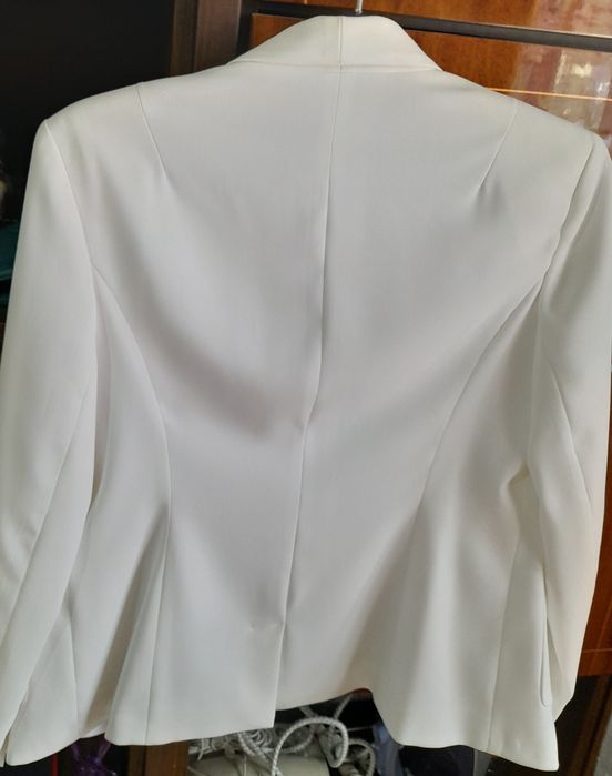 Женский белый пиджак 42