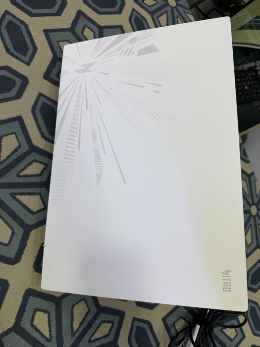 Acer Nitro White 16
