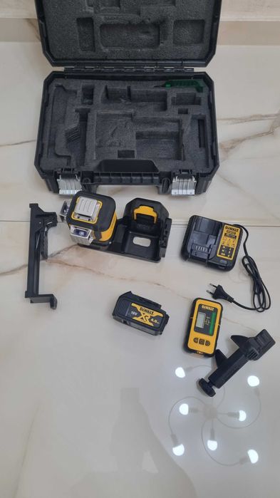 Laser Dewalt 3D  raza verde