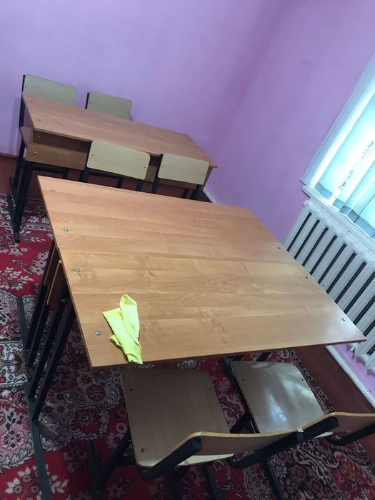 Продается парта со стульями