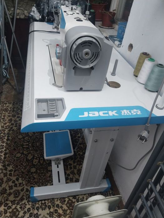 Tikuv mashinasi sotiladi JEK