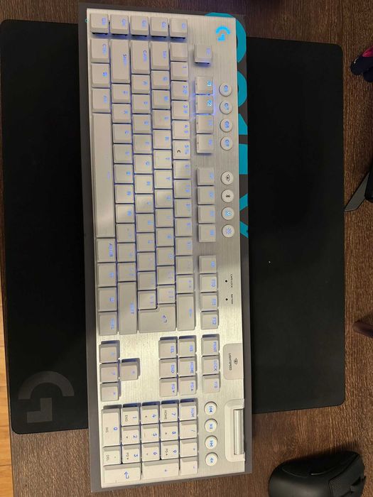 Vând Logitech G915 X LIGHTSPEED – stare impecabilă