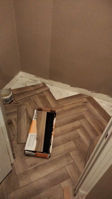 Укладка ламината, кварцвинила