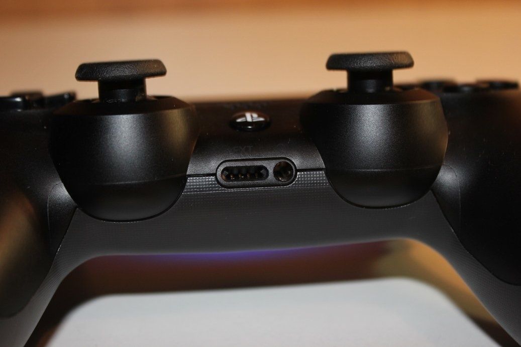 Ext dualshock. Разъем дуалшок 4. Разъем у геймпада ps4. Ext порт в Dualshock 4. Dualshock 4 разъём.