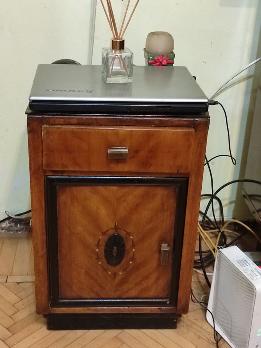 Vânzare mobilier vechi