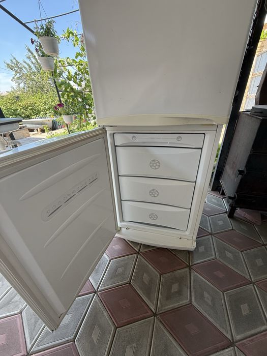 Продам холодильник LG