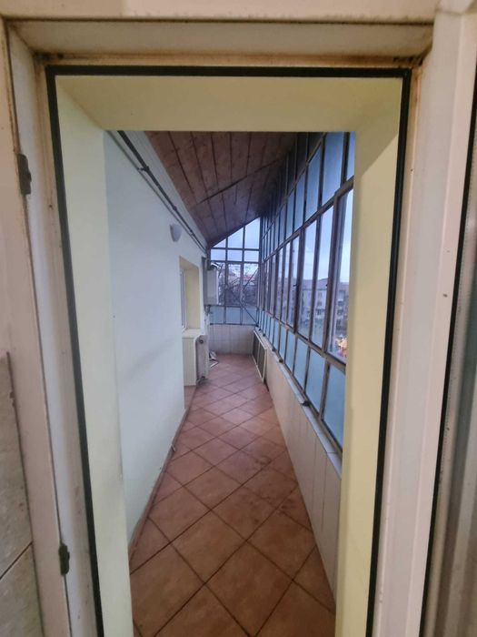 De vânzare apartament 3 camere, decomandat - Brădet