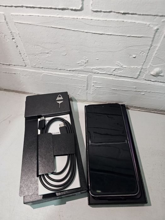 Продается Samsung Galaxy z flip 5