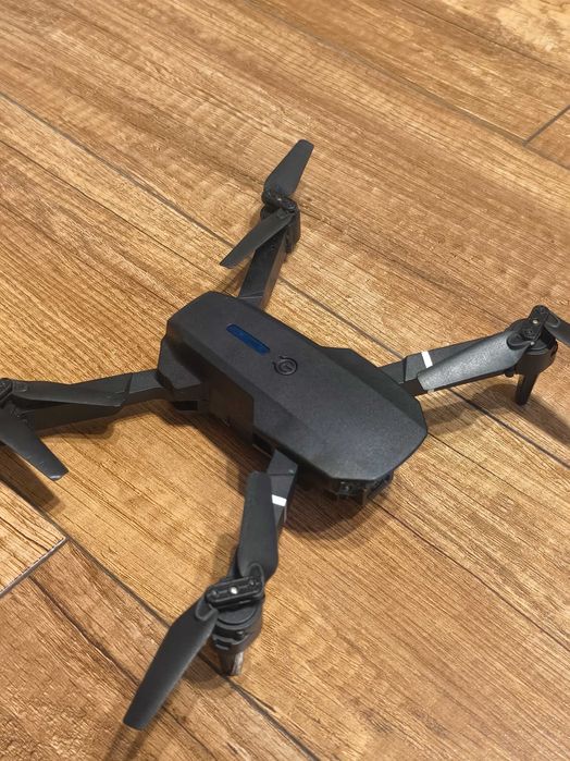 Мини дрон с камера, дистанционно и мобилно приложение