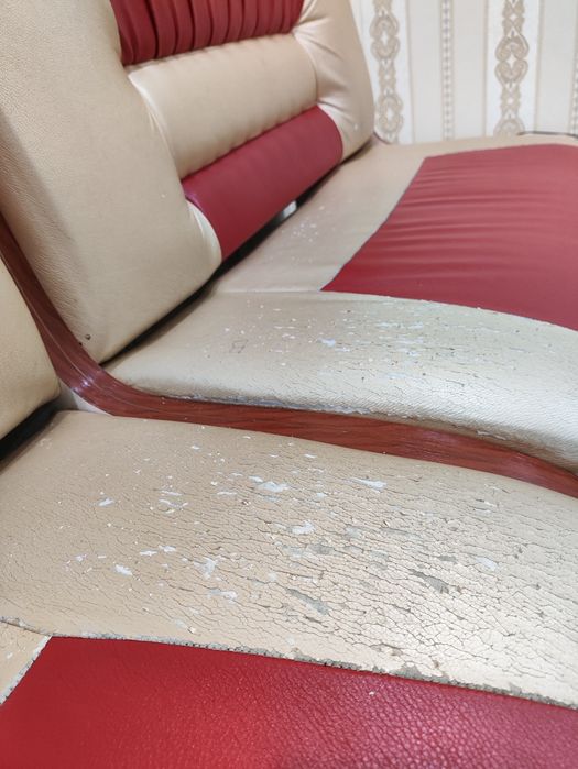 Продам кухонный диван угловой