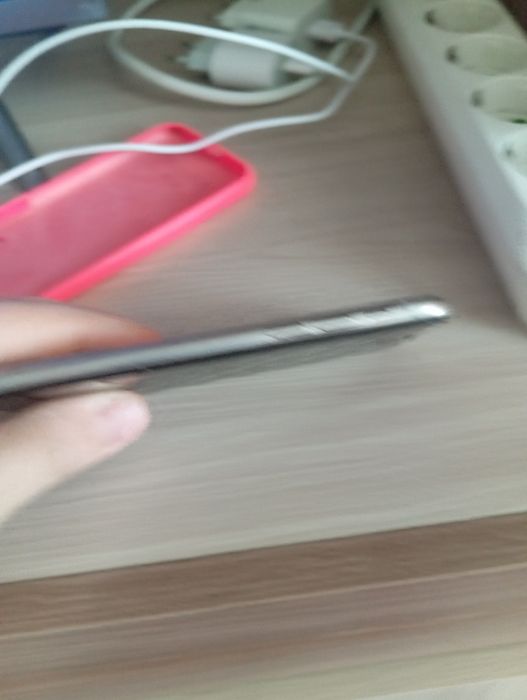 Продам iPhone X White. Обмен не интересует.