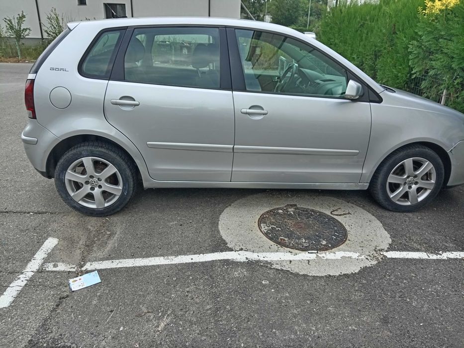 Vând Volkswagen polo din anul 2006 pe benzina cu doar 144319 km