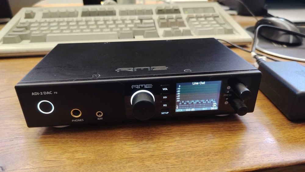 DAC premplficator RME ADI-2 DAC ca Topping SMSL