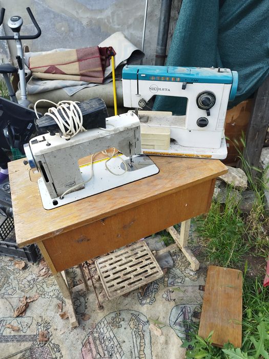 Vând mașini de cusut