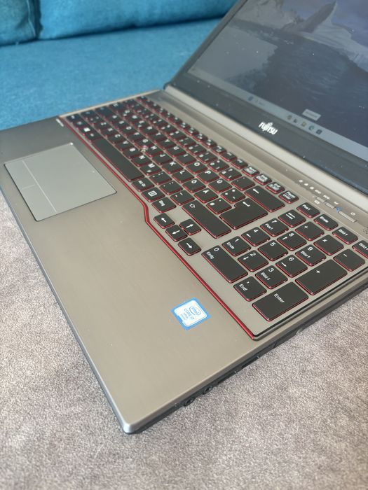 Fujitsu siemens Proceosr i7-6600u• 12gb ram ddr4• SSS 256g • 15,6”