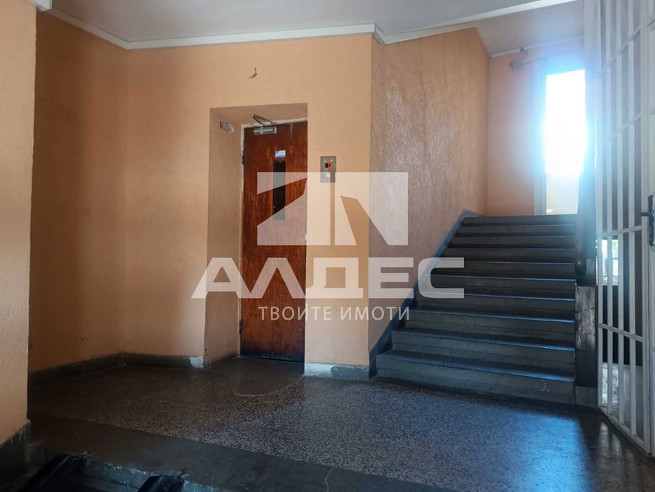 Дава се под наем Тристаен апартамент в София, Център - 123 кв.м за 900 € - Снимка #12