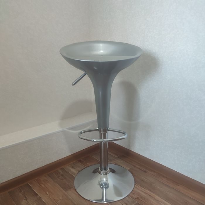 Продам барные стулья