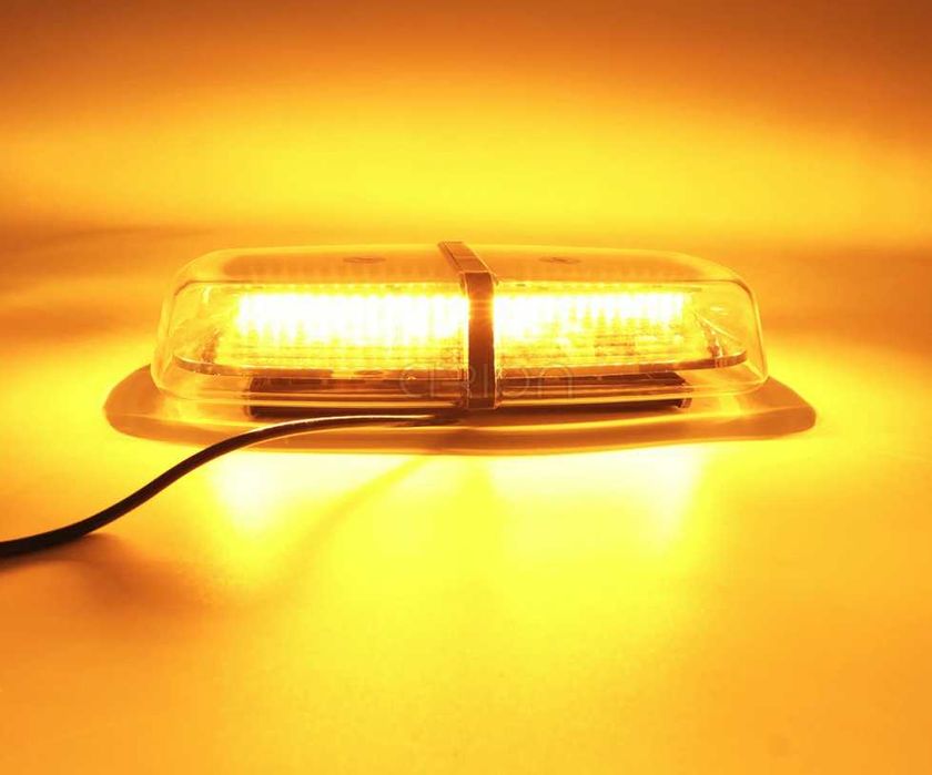 Сигнална лампа 12V подходяща за пътна помощ,камиони,трактори и др.