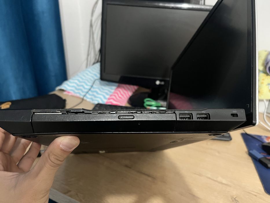 Ноутбук samsung NP305V5A