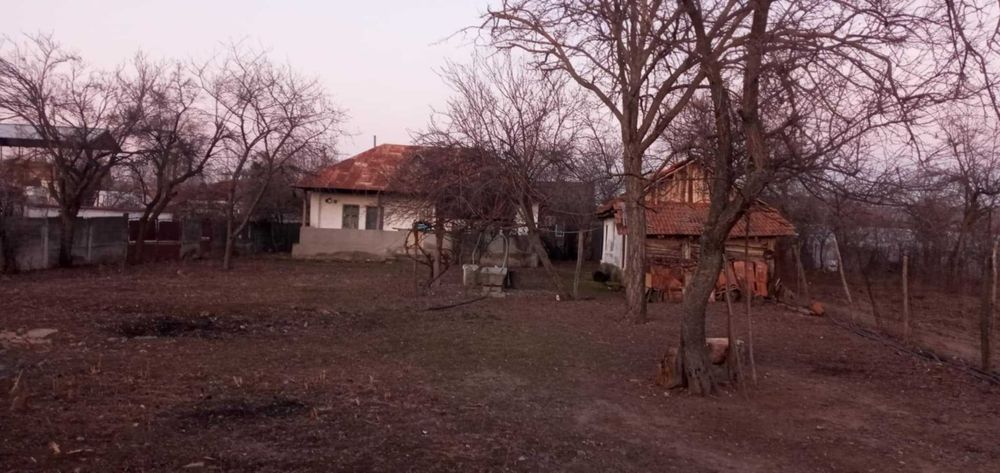 vând teren intravilan