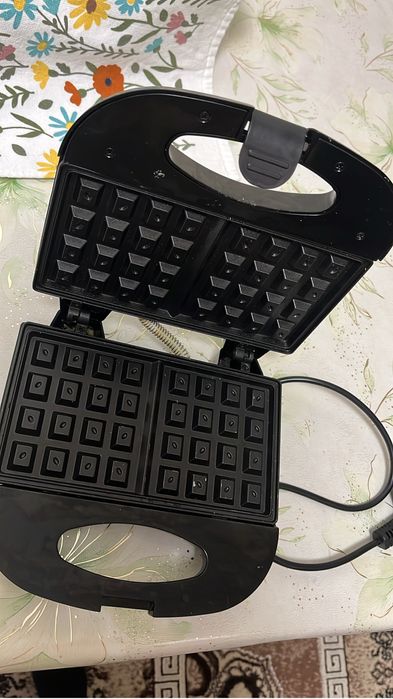 Вафельница без насадок б/у