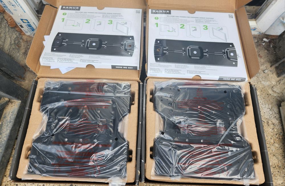 VÂND 2x Suport TV Profesional SANUS VuePoint – Full Motion (32-47 inch-81-119cm)