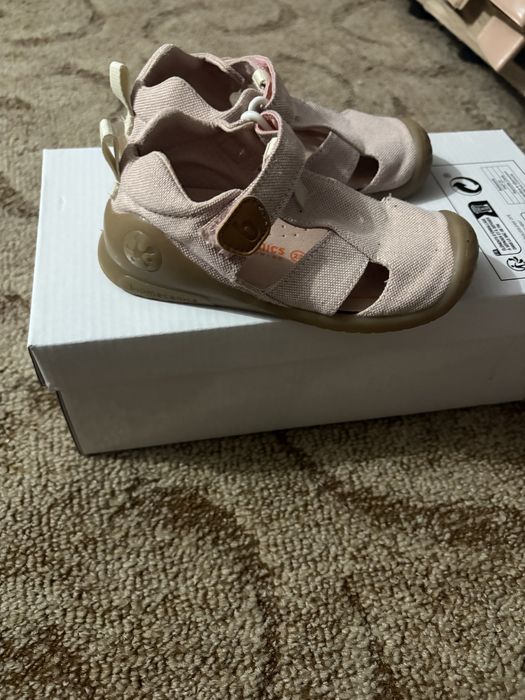 Sandale fetite nr 23 biomecanics 120 lei si 24 dd step 160 lei