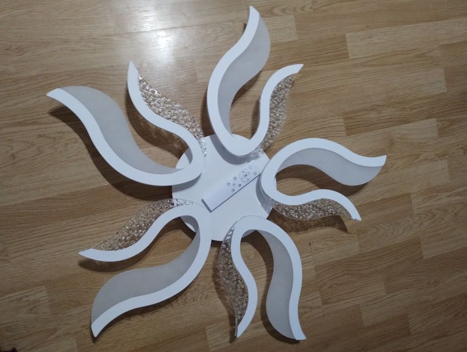 Vând lustra sufragerie led