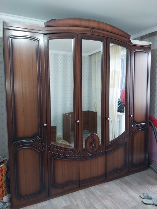 Продам  5 дверный шкаф