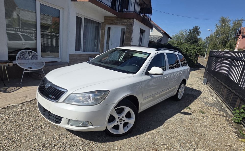 SKODA Octavia 2012 — imagine 1