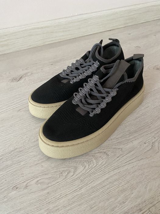 Продам кроссовки.