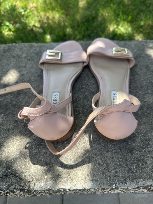 Кожени сандали Guess