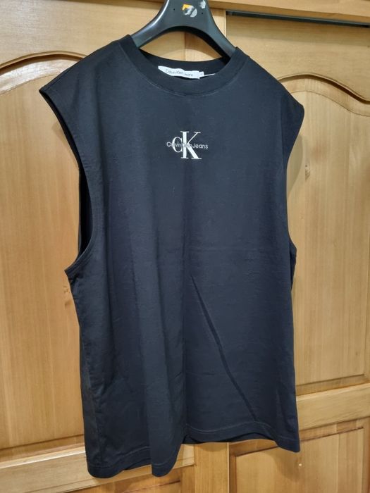 Tricou fara maneci  Calvin Klein