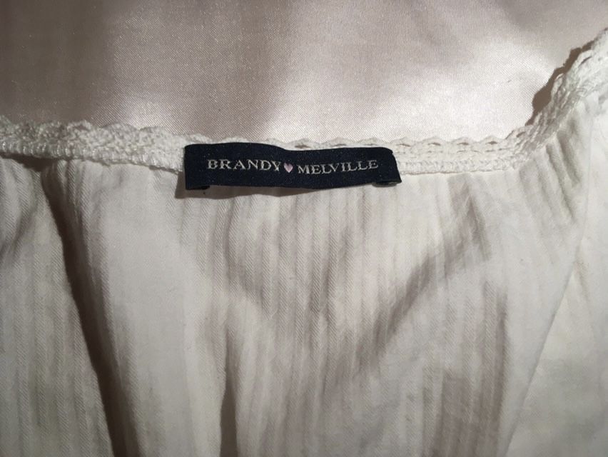 brandy melville блузи / потници
