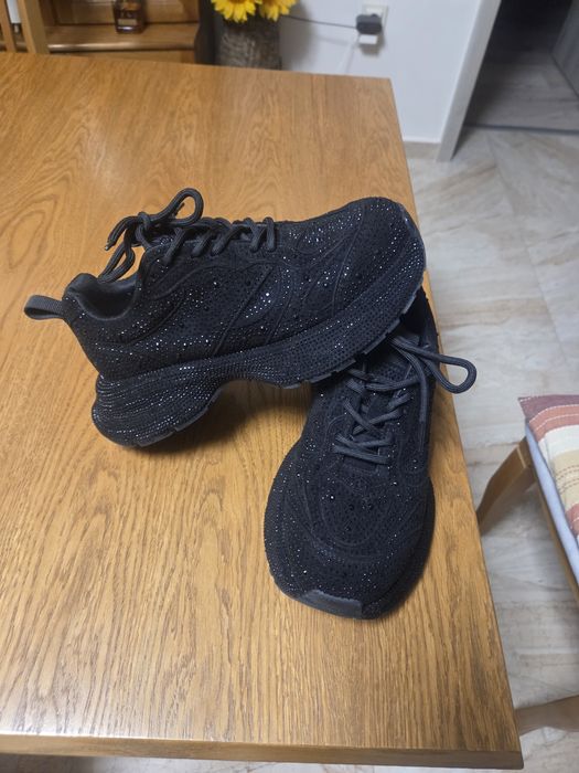 Дамски маратонки с камъни 38 номер