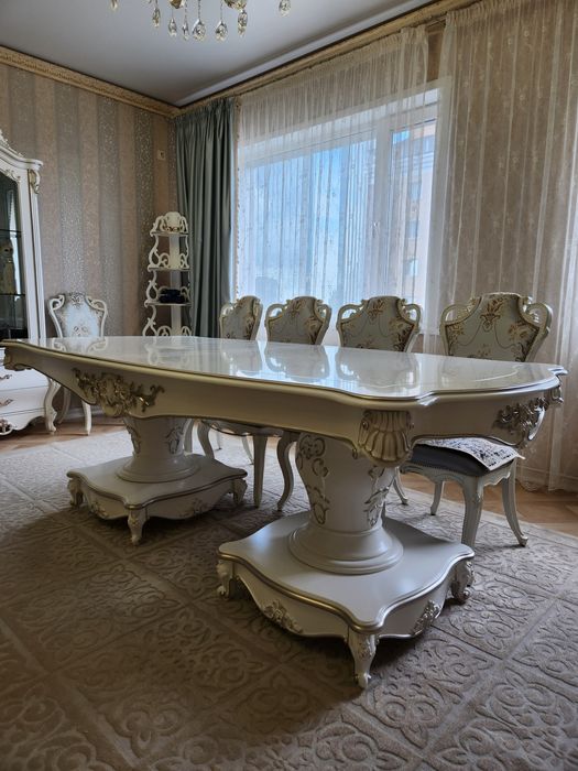 Продам стол и 9 стульев