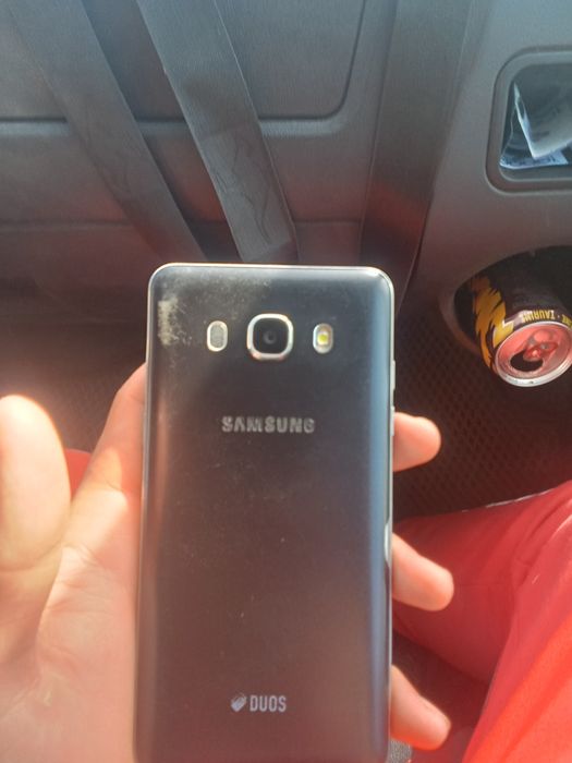 Продам Самсунг Галакси j5 16 гб