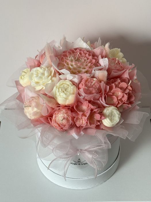 Свети Валентин-подарък,букет,соеви свещи