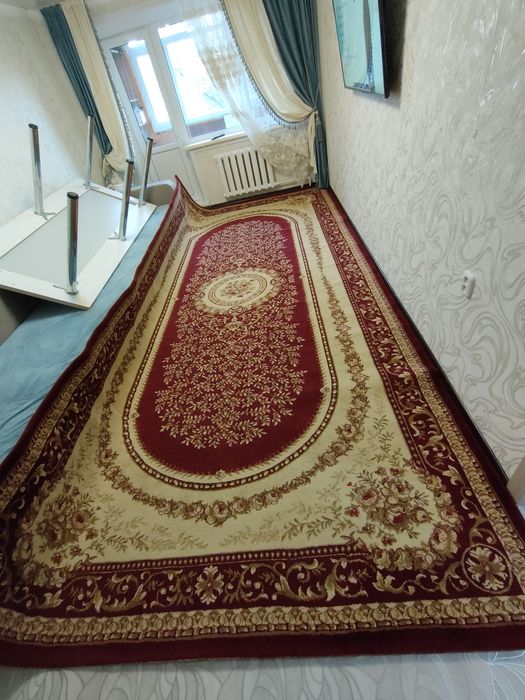Продаю ковер в зал