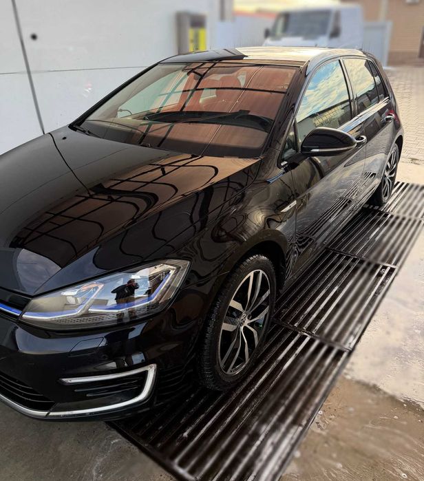 VW e-Golf 2019: Keyless, Park Assist, faruri LED, pompă caldură