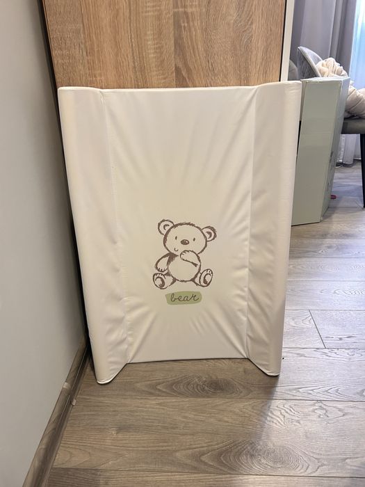 Детски пуф за сядане, възглавница за кърмене и повивалник