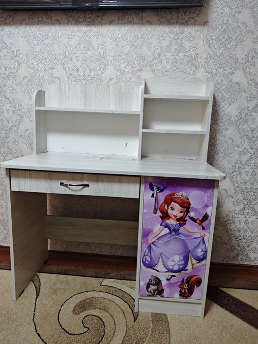 Продаётся детская парта для девочки
