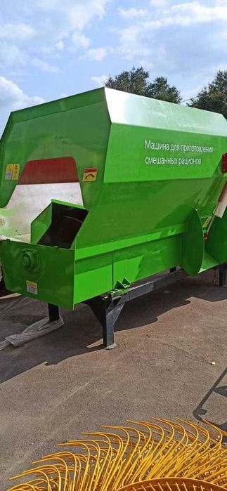 Кормораздатчик горизонтального типа 4м3