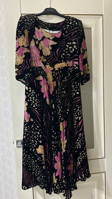 продам платье в хорошом состояние!